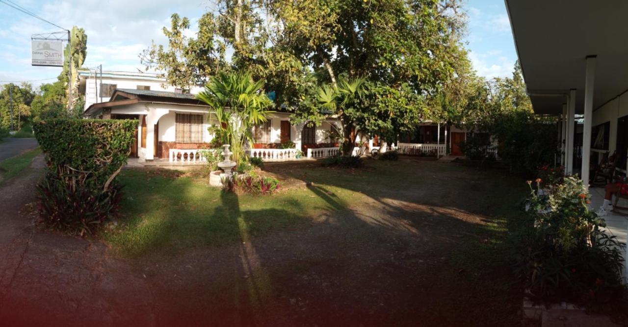 Cabinas Smith Cahuita Exterior photo