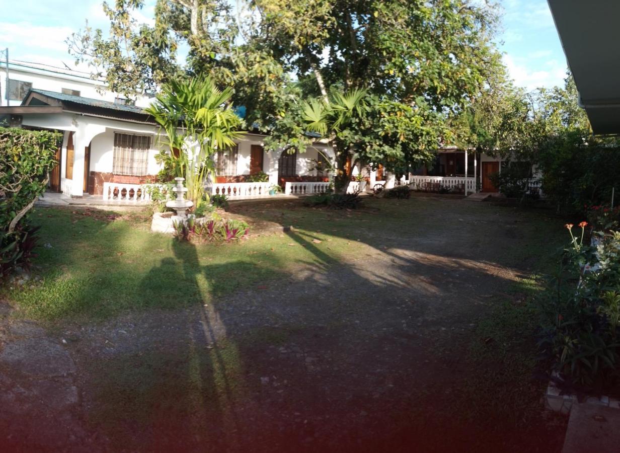Cabinas Smith Cahuita Exterior photo
